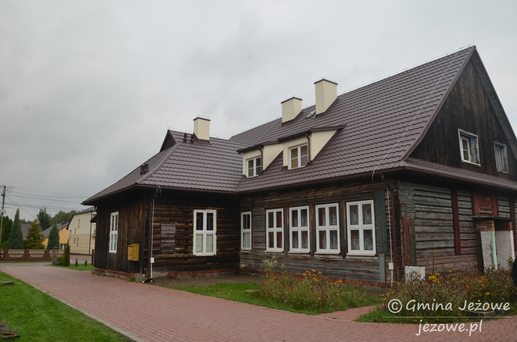 Nowy dach na świetlicy z Zalesiu