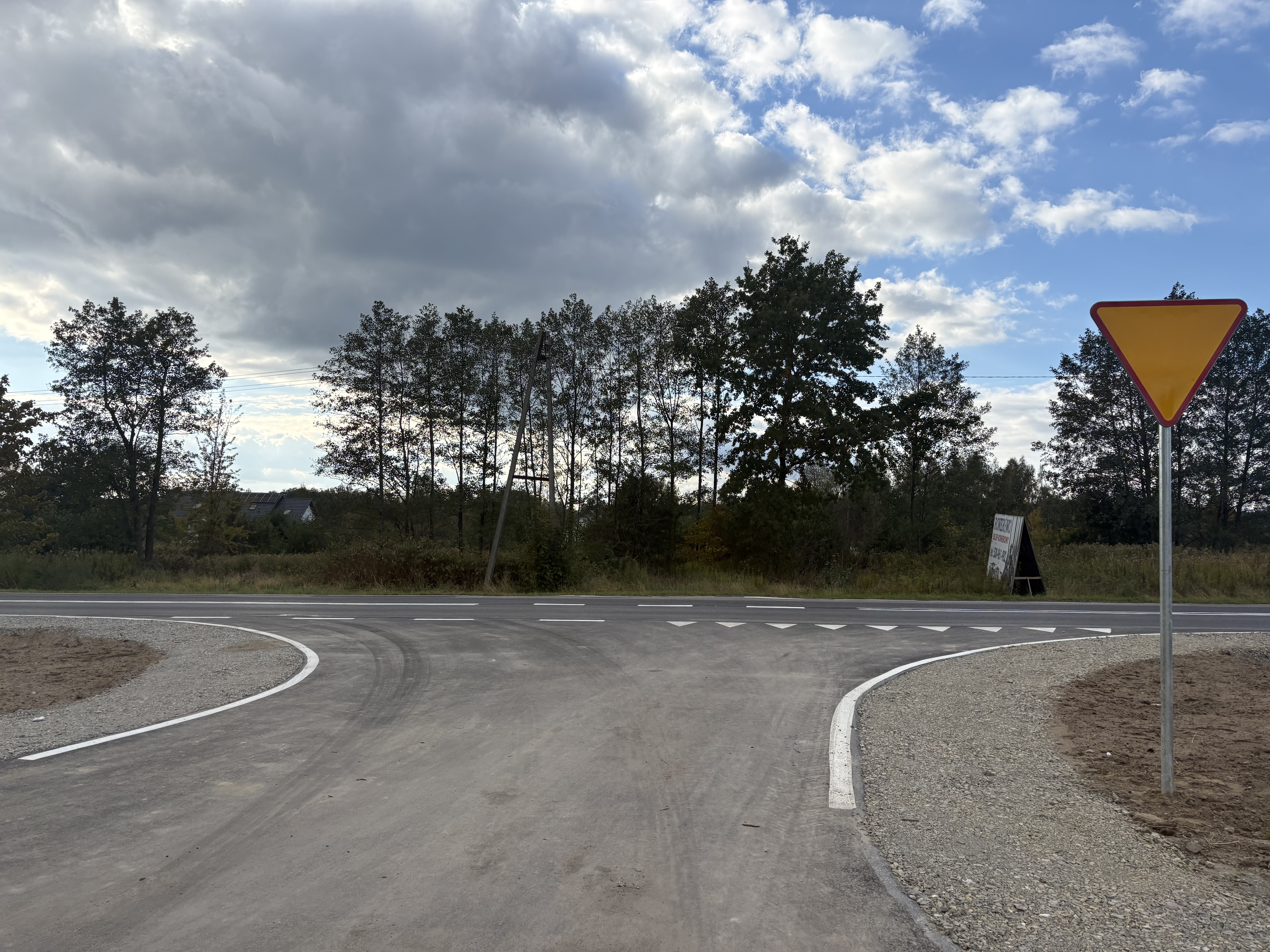 Przebudowa drogi wojewódzkiej Nr 878 Domostawa – Kamień polegająca na budowie skrzyżowania z drogą gminną nr 102350R Jeżowe I i II w km 433+929,50