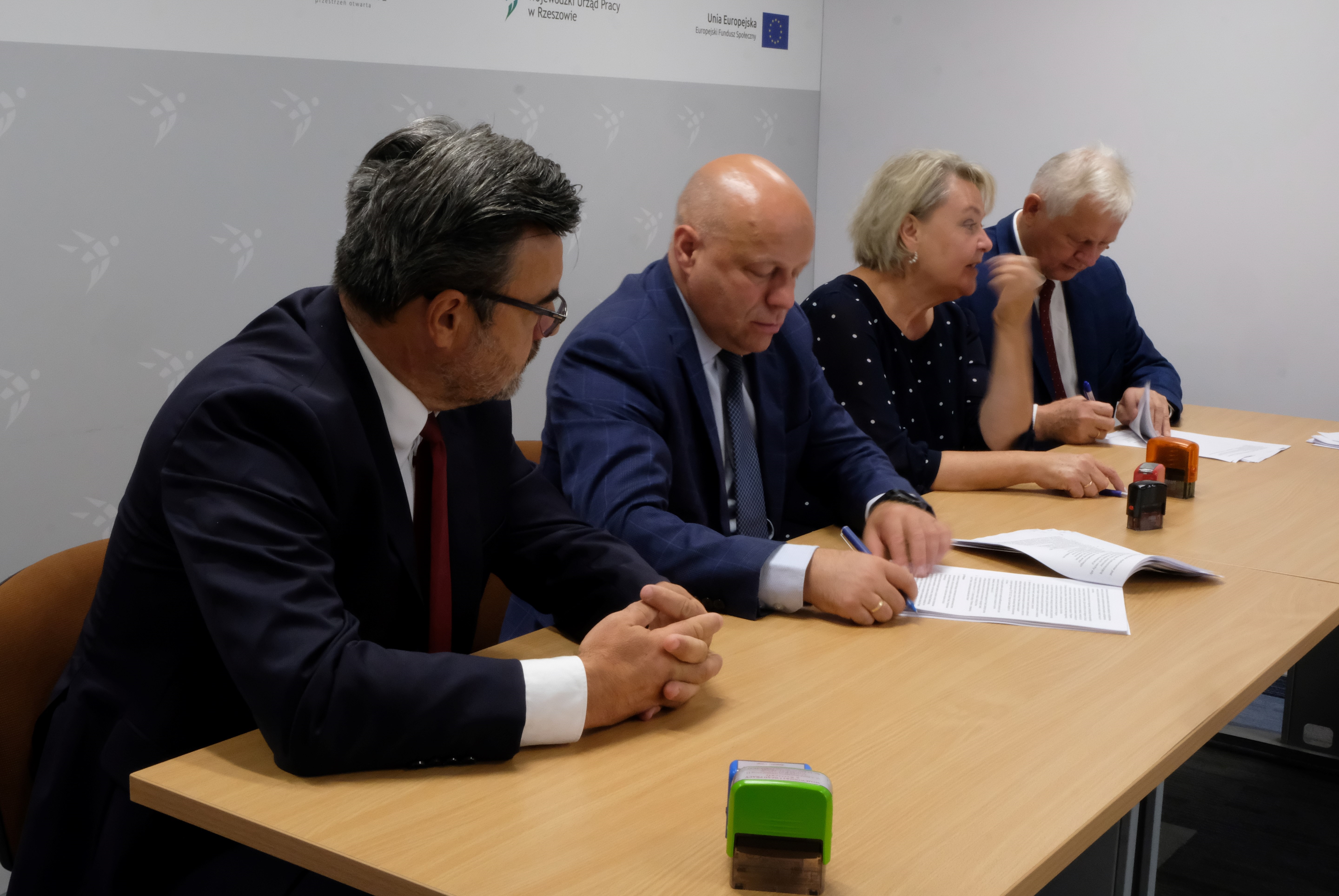 Podpisanie umowy na realizację projektu „Nowatorskie kształcenie ogólne w szkołach prowadzonych przez Powiat Niżański”