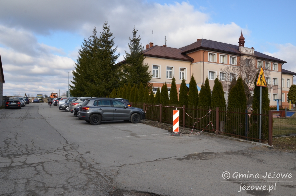 Przebudowa drogi gminnej Jeżowe Centrum
